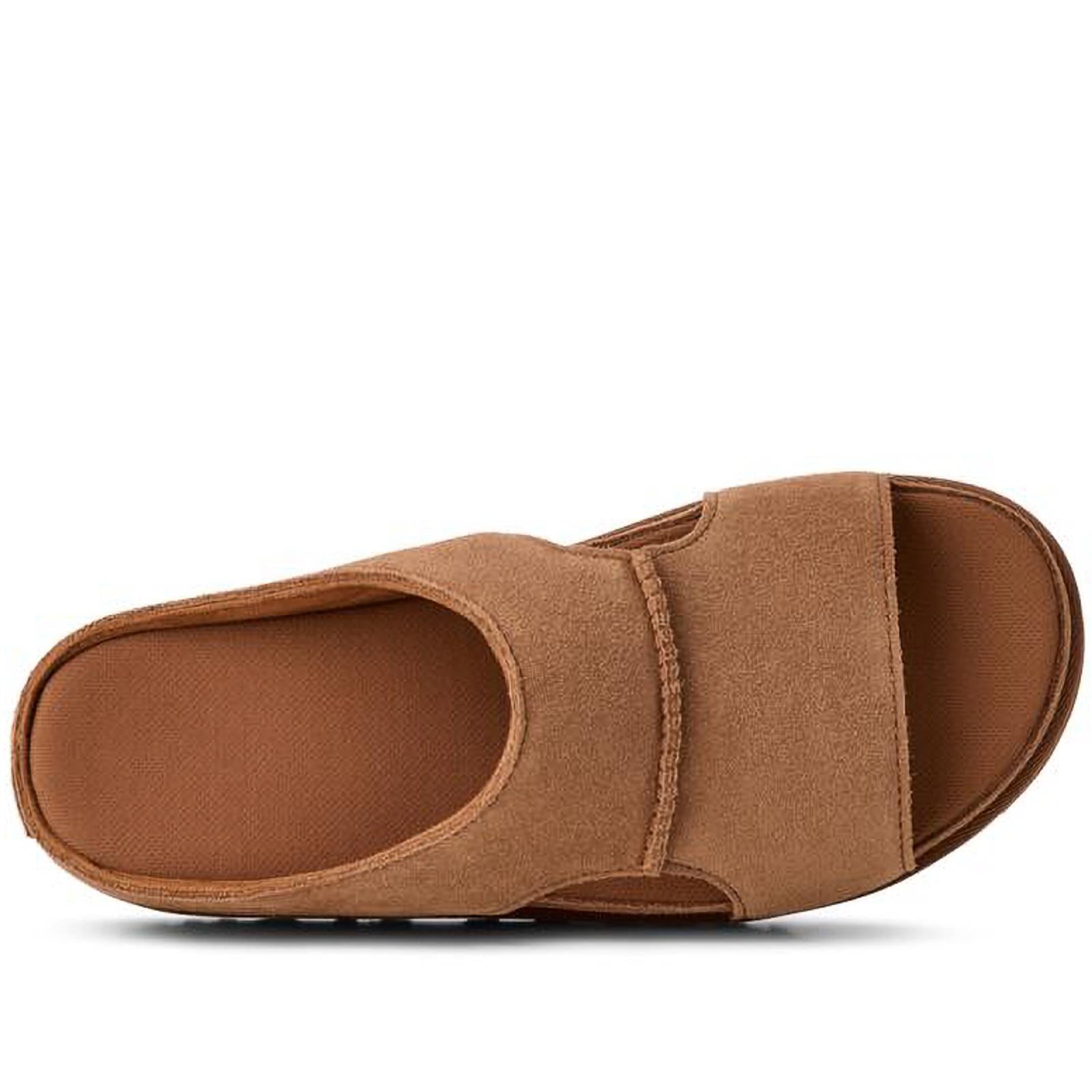 נעליים UGG בצבע קאמל