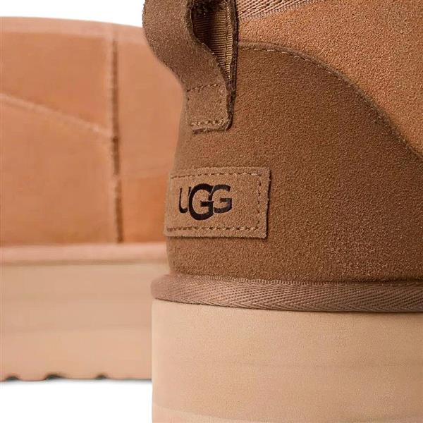 מגף UGG בצבע קאמל