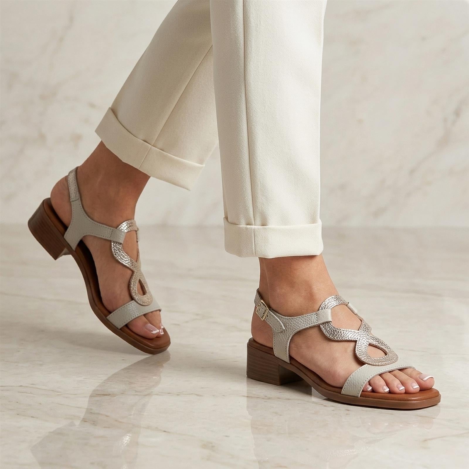 סנדל Sandals בצבע בז