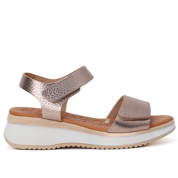 סנדל Sandals בצבע זהב