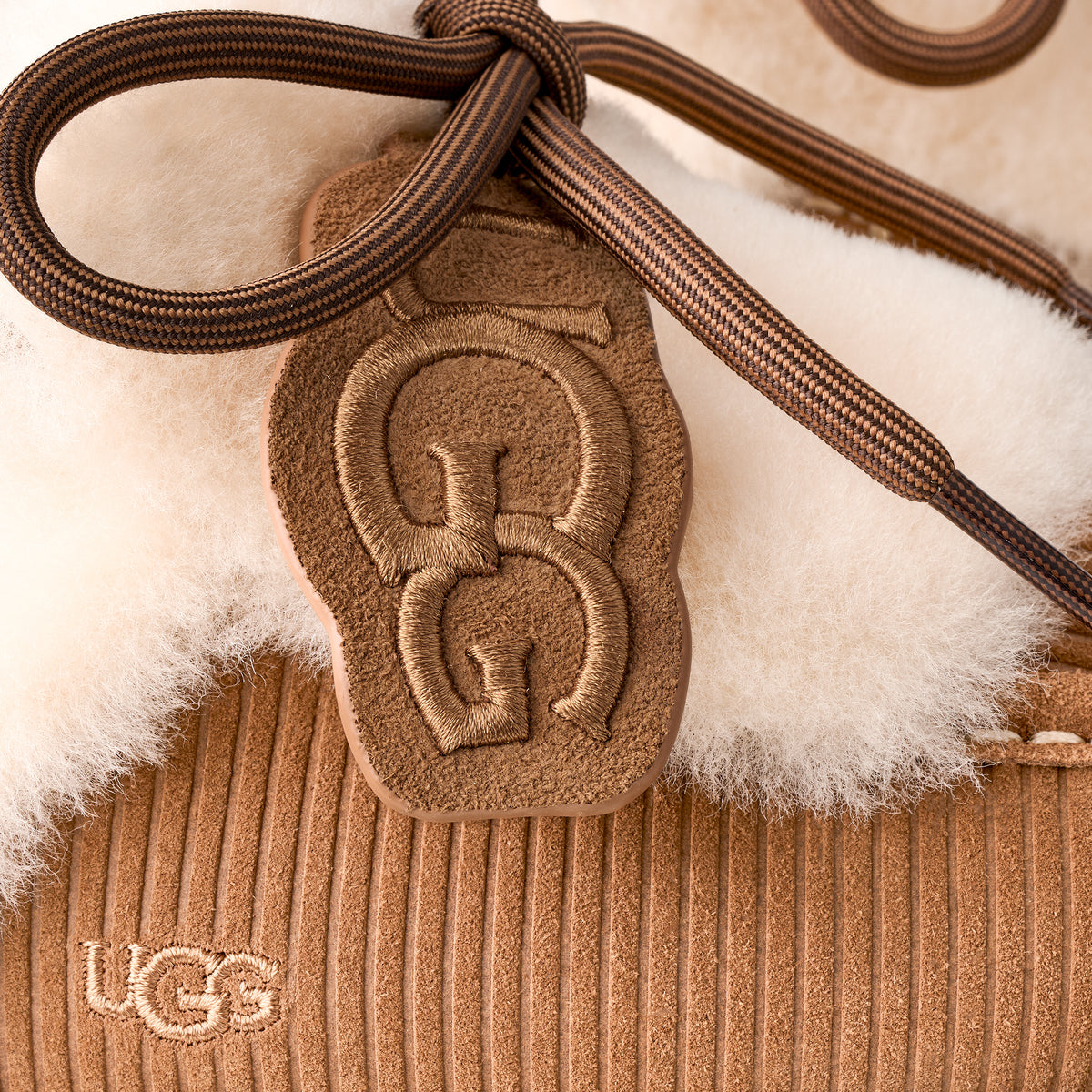 UGG DISQUETTE HERITAGE 1180360 כפכף פלטפורמה מרופד קאמל