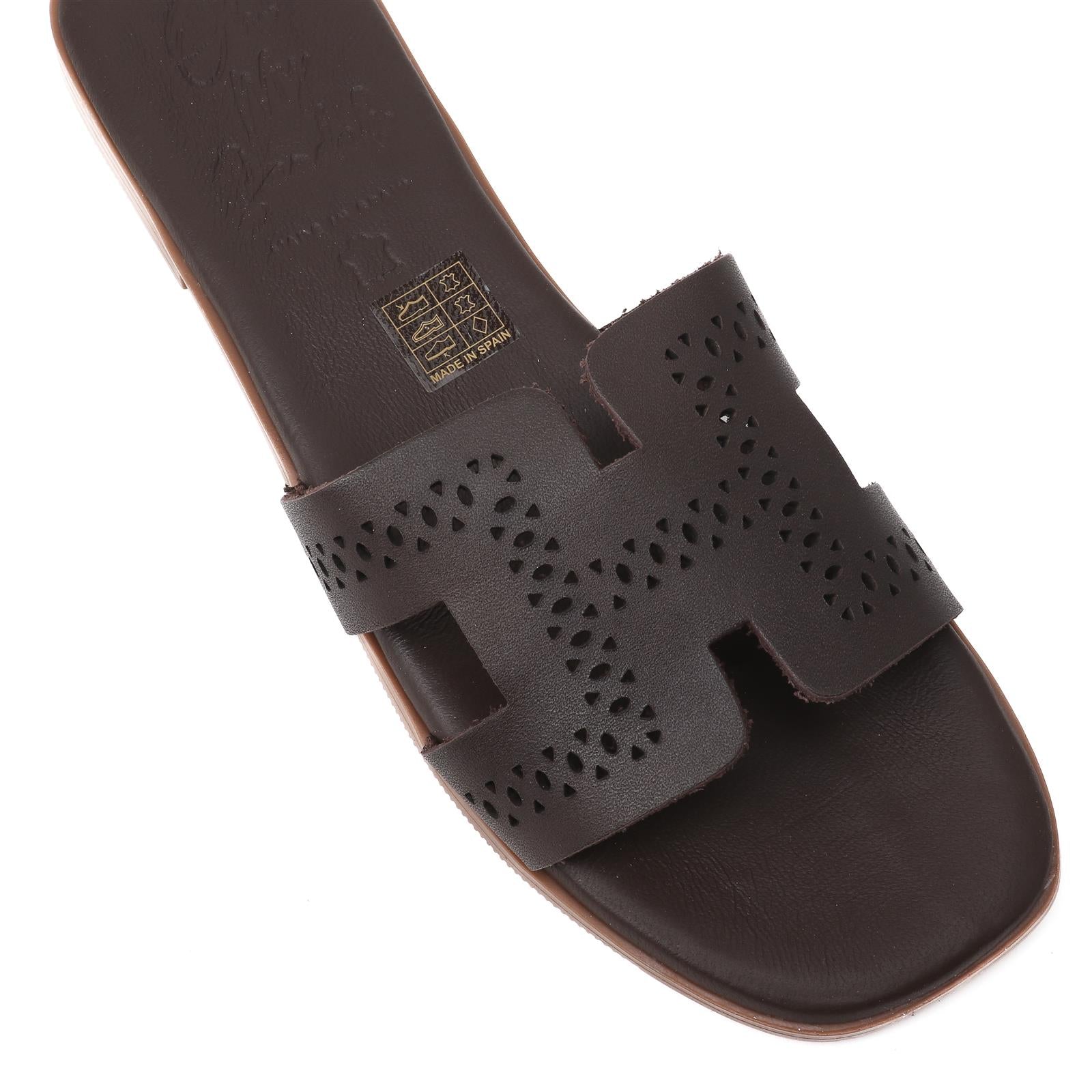 כפכף Sandals בצבע חום
