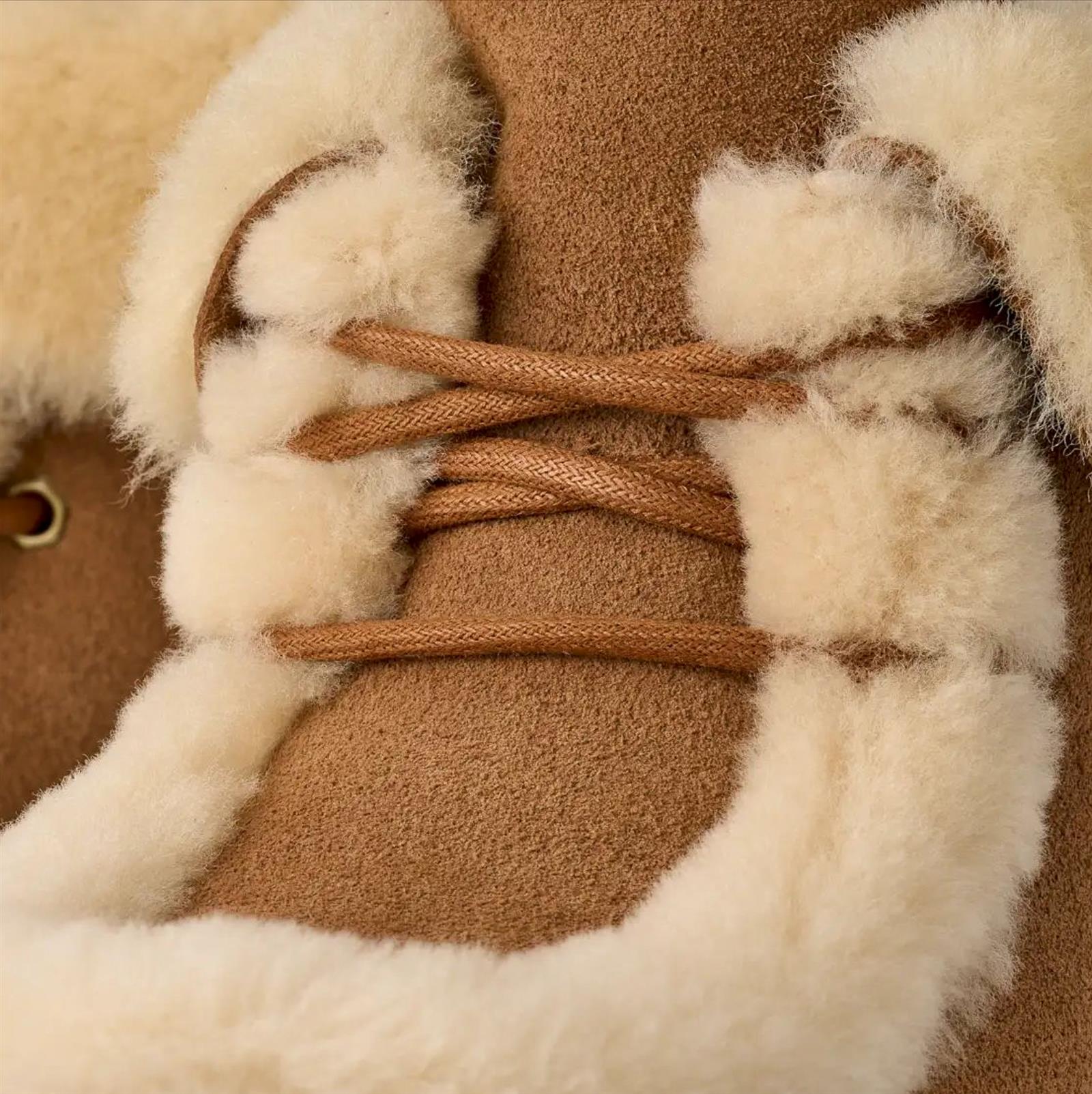 מגף UGG בצבע קאמל