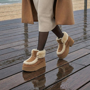 מגף UGG בצבע קאמל