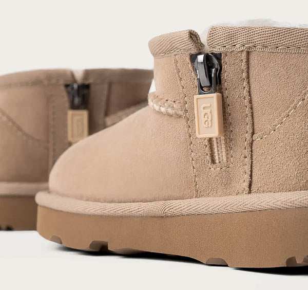 נעליים UGG בצבע בז