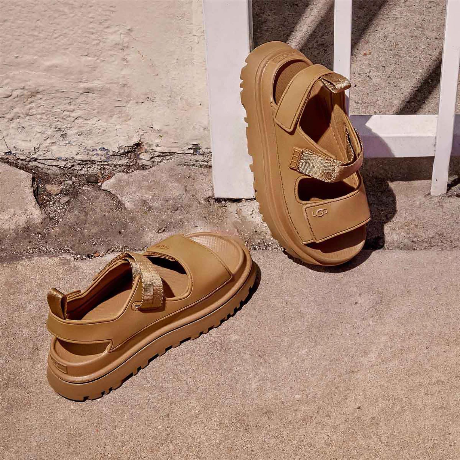 נעליים UGG בצבע חום