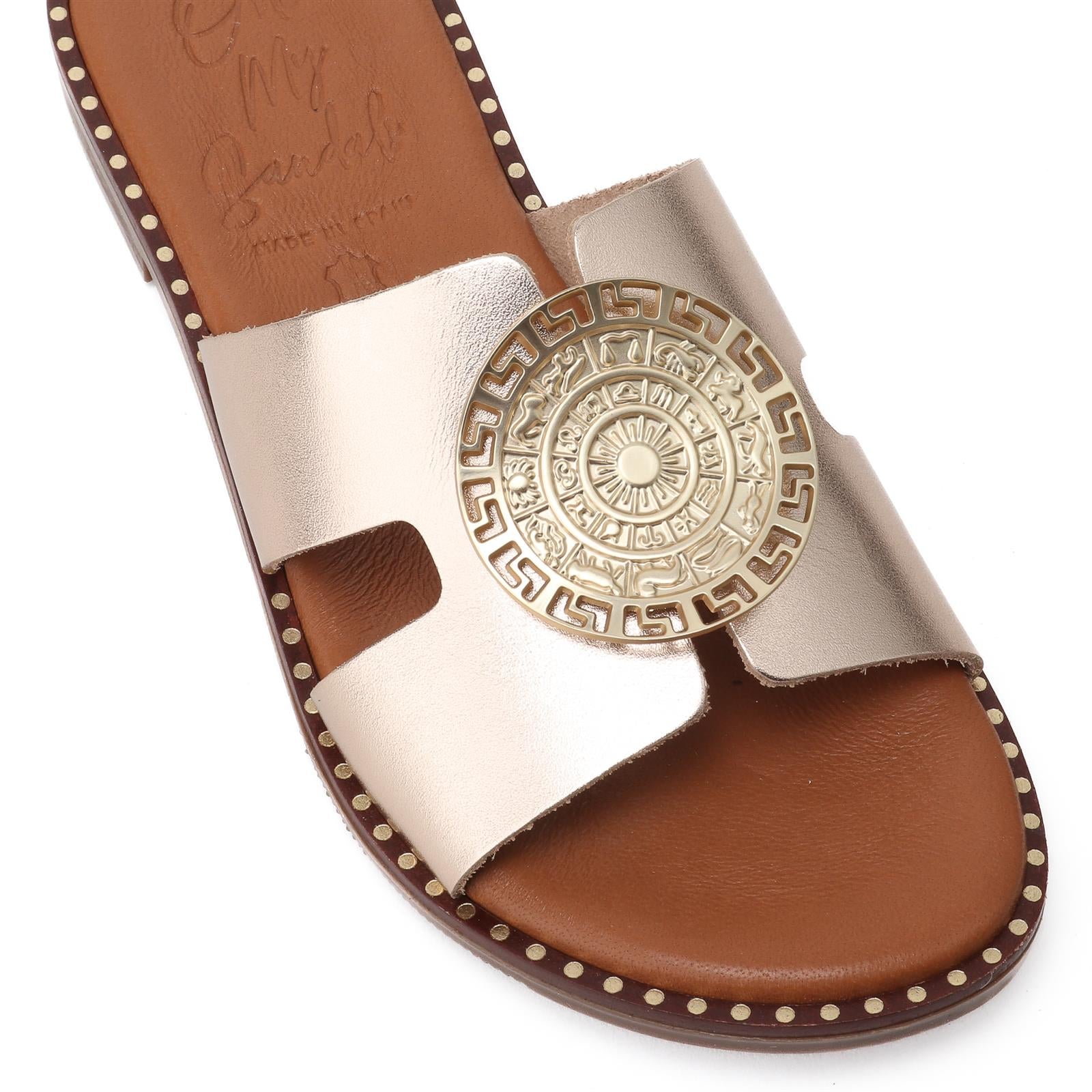 כפכף Sandals בצבע ברונזה