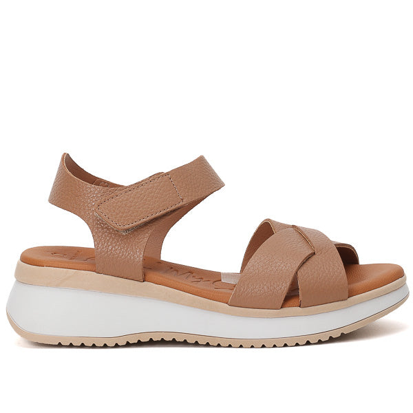 סנדל Sandals בצבע טאופ/קאמל