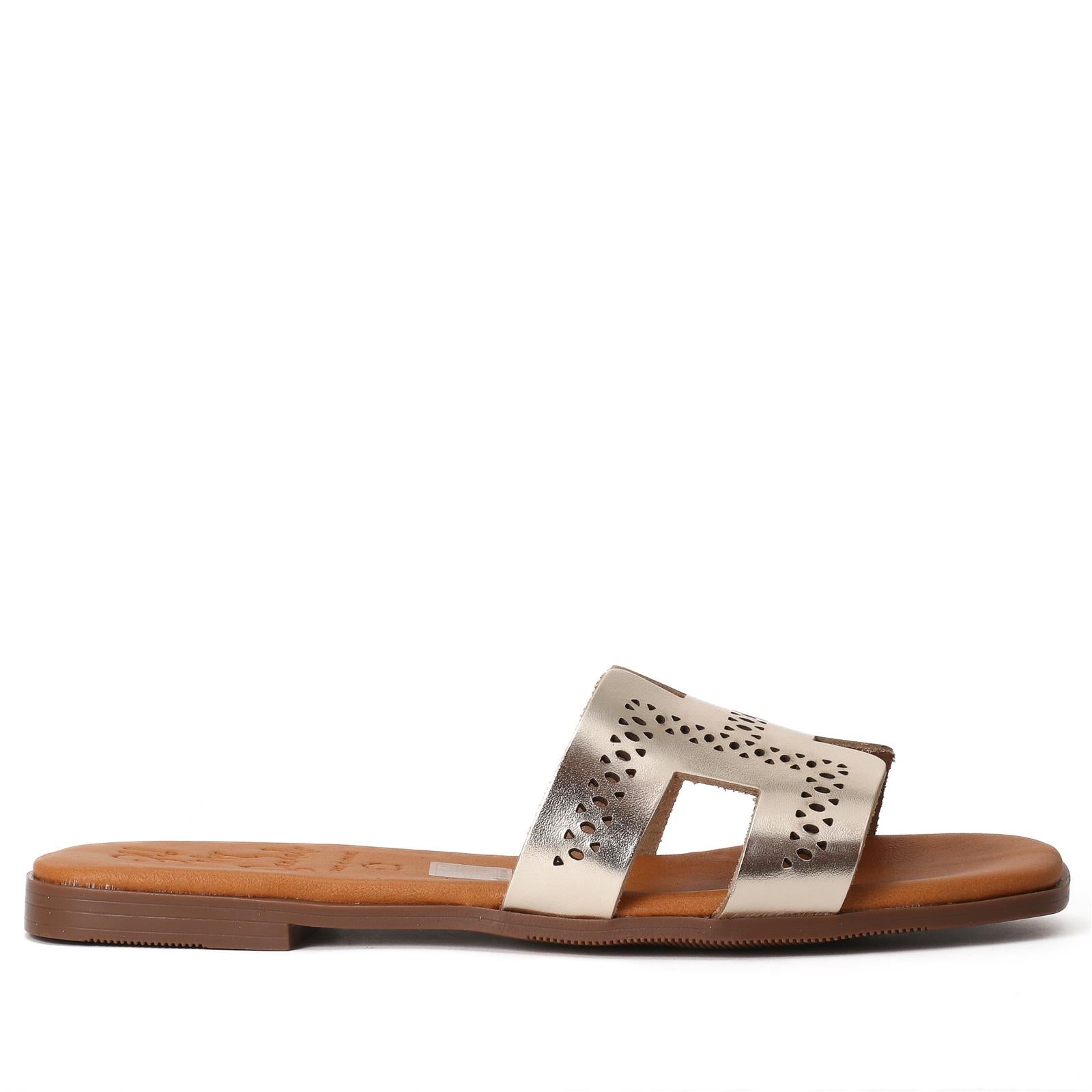 כפכף Sandals בצבע זהב