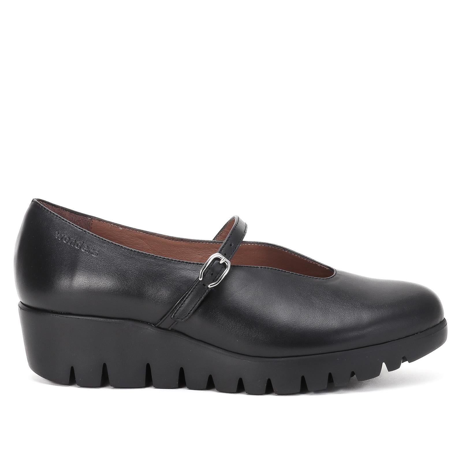 נעליים Wonders בצבע שחור