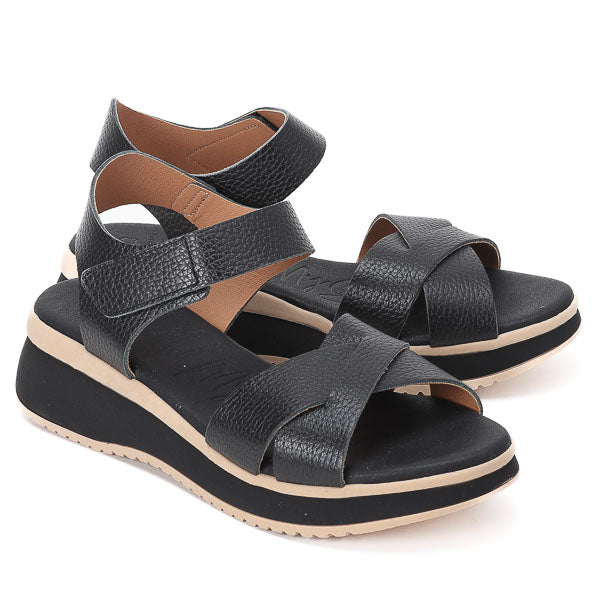 סנדל Sandals בצבע שחור